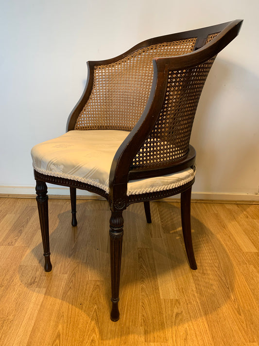 Antique Bergère Edwardian Mahogany Tub Corner Elbow Chair with Cream Silk Blend Upholstery.