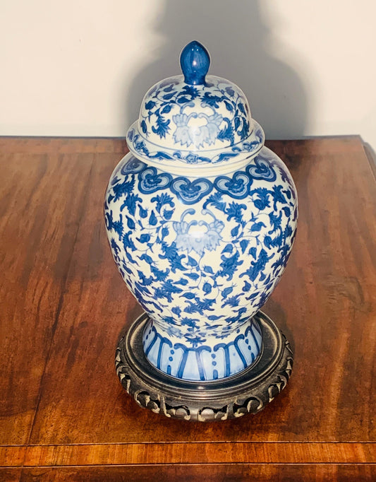 Vintage Chinese Blue & White Temple Jar with Lid/Cover, Very Good Condition, No Chips or Cracks